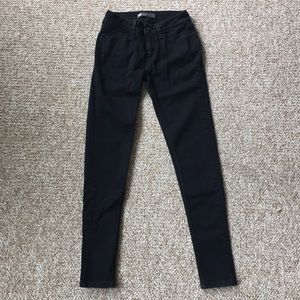 Black Levi’s Jegging